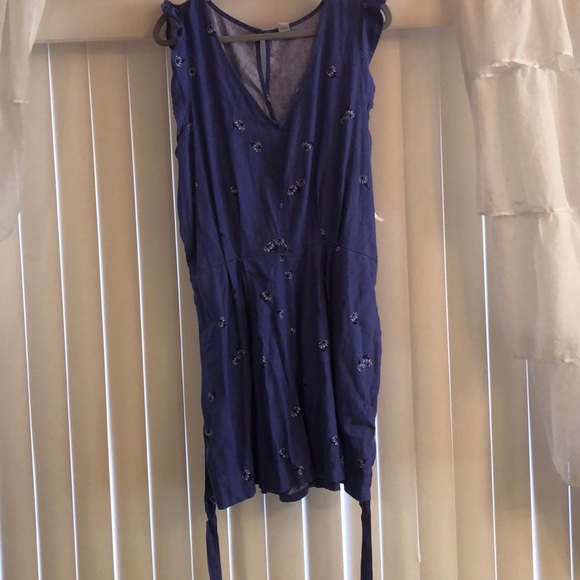 Old navy romper - Picture 3 of 4